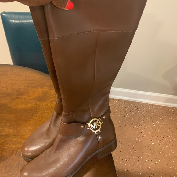 MK Boots - Picture 1 of 2
